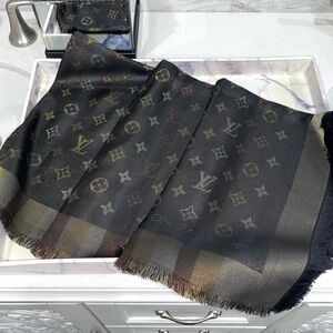 Authentic Louis Vuitton Brown So Shine Monogram Shawl/Wrap M71548